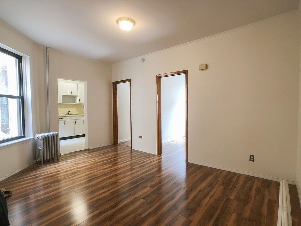 1st image of 3041 32nd St APT 1R