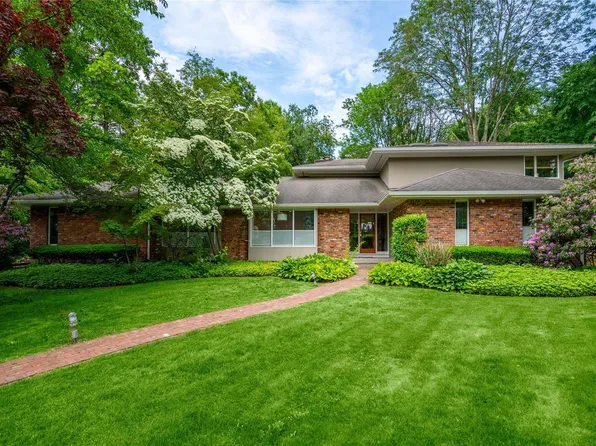 30 Harbor Lane, Roslyn Harbor, NY 11576