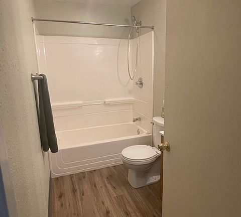 4th image of 904 Glendale Ave #1