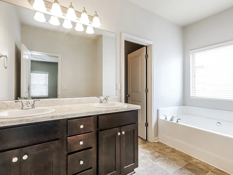 1314 Little Hampton Dr — Photo 11