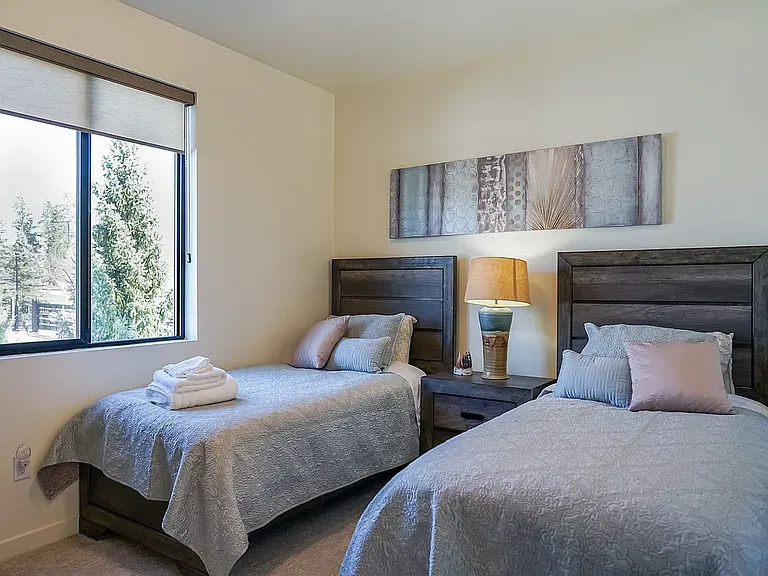 3242 N Rosalia Rd — Photo 24