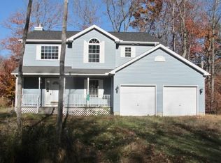 1911 Hamlet Dr, Tobyhanna, PA 18466