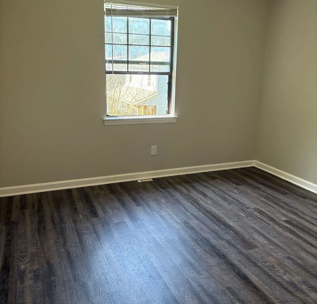 1 bed, 1.0 bath, 631 sqft, $1,050 — Photo 1