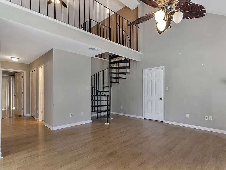 9 Forest Breeze Ct — Photo 4