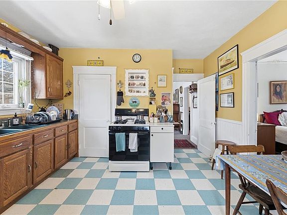 3rd image of 153 4th St