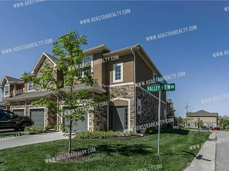 15852 Valley View Dr — Photo 2