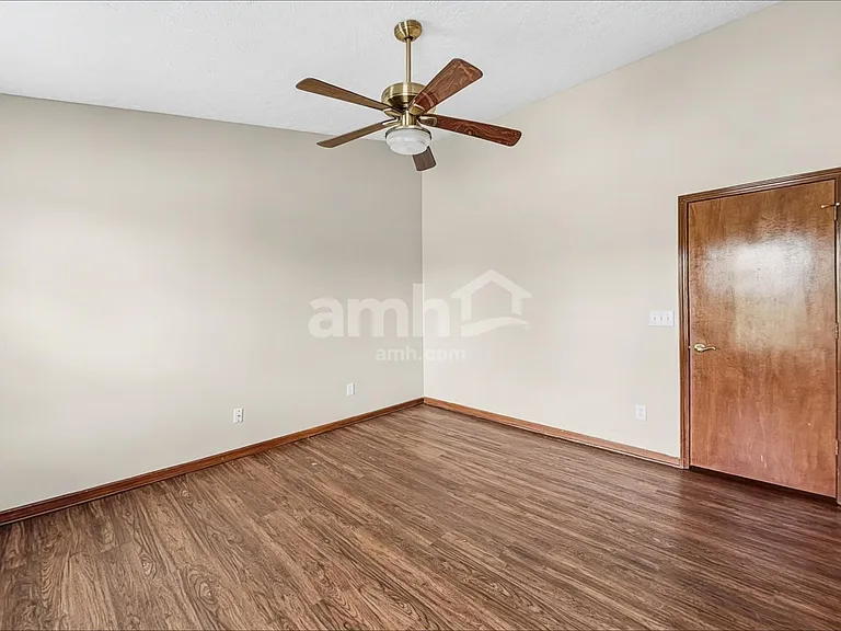 5829 Sharets Dr — Photo 10