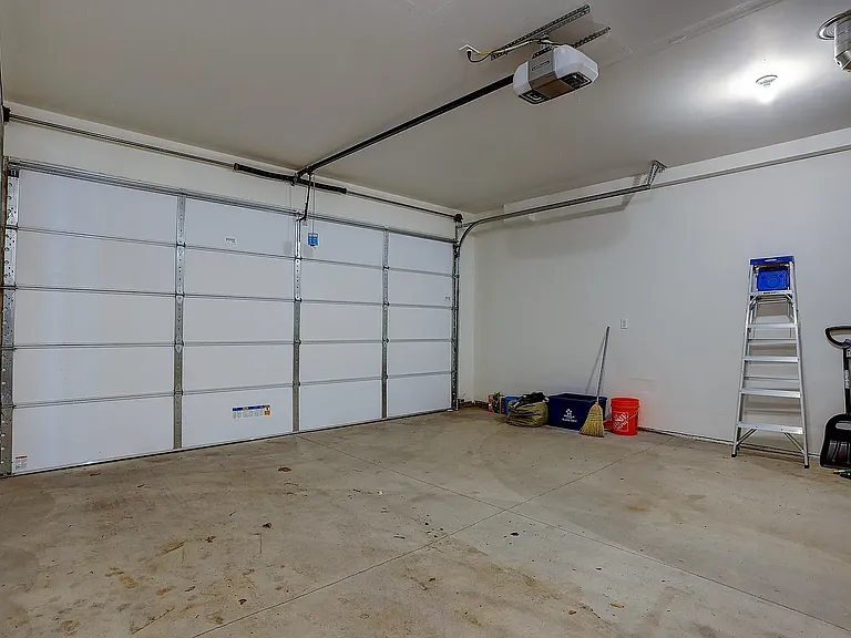 2582 NE Purcell Blvd — Photo 15