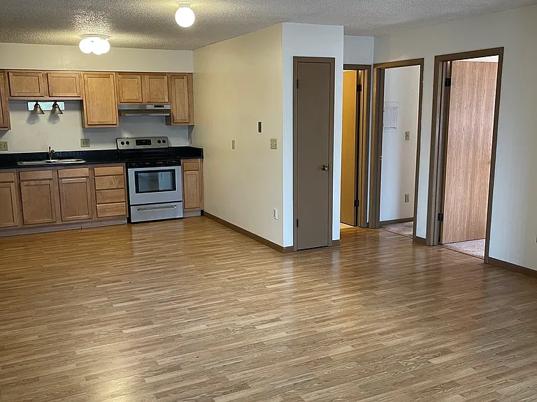 522 E Burlington St #10 — Photo 6