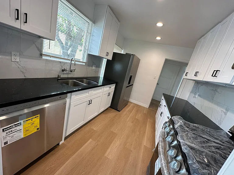 12612 Martha St — Photo 11
