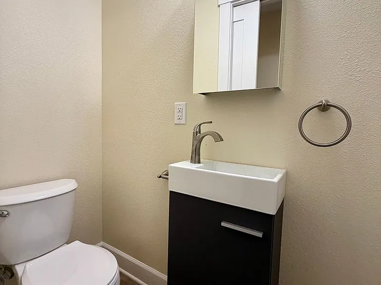0152-01F - Elm Tree Garden Apartments F — Photo 6