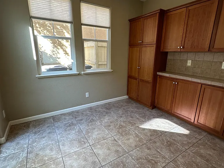 1732 N Dutch Ave — Photo 9