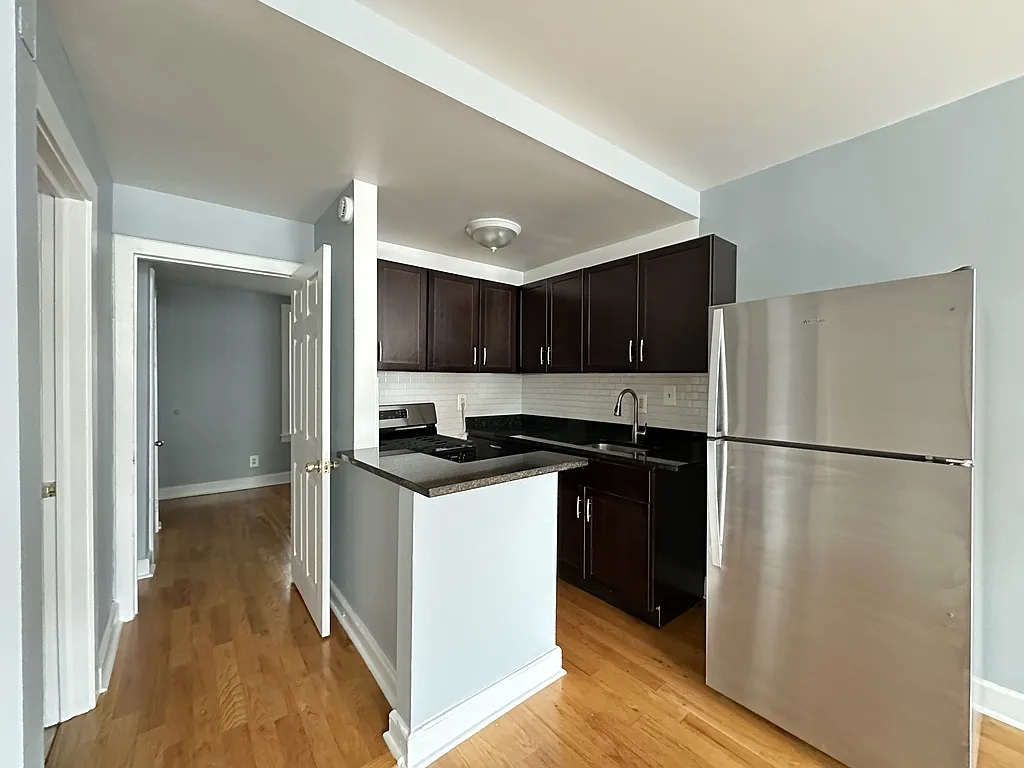 Building Photo - 5670 N Ridge Ave #S2