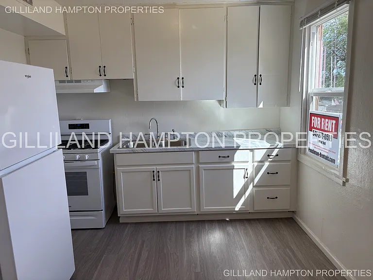 320 NW 15th St #320 — Photo 1