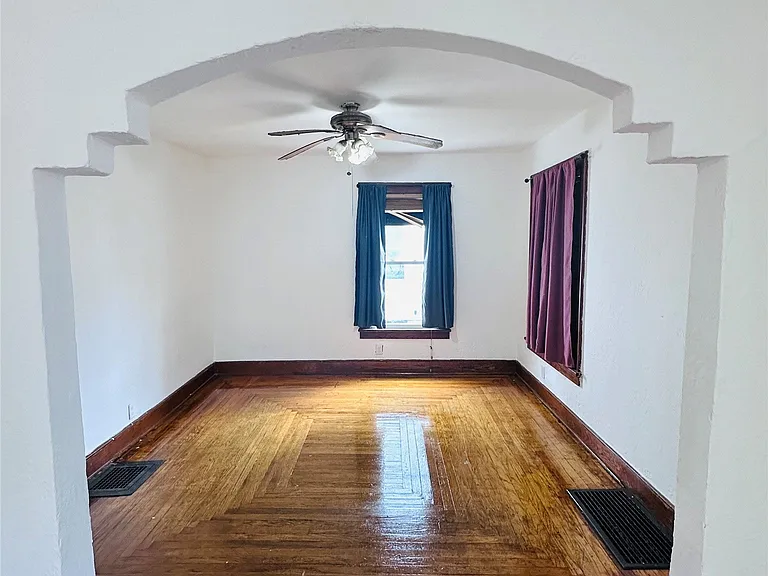 210 Squires Ave — Photo 7