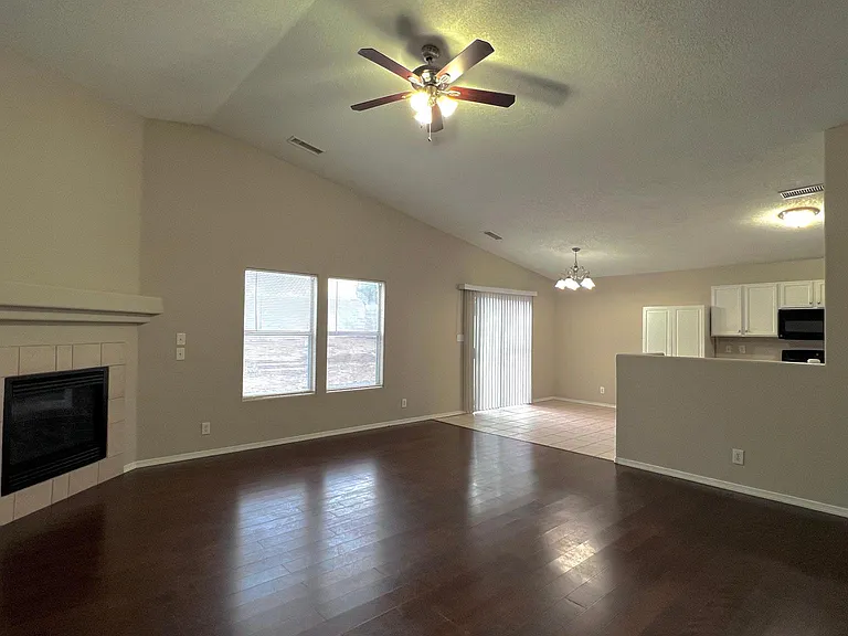 6432 Freemont Hills Loop NE — Photo 5