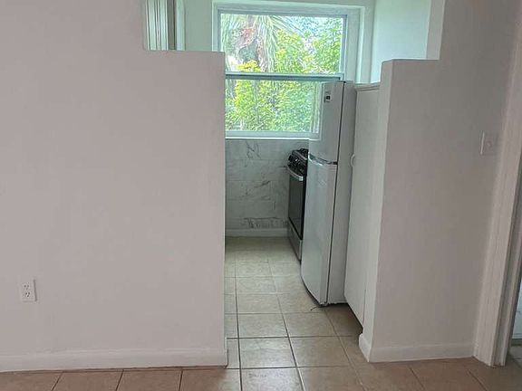 5th image of 1935 Calais Dr APT 204
