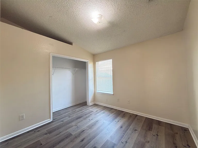 15743 Ridgegate Rd — Photo 10