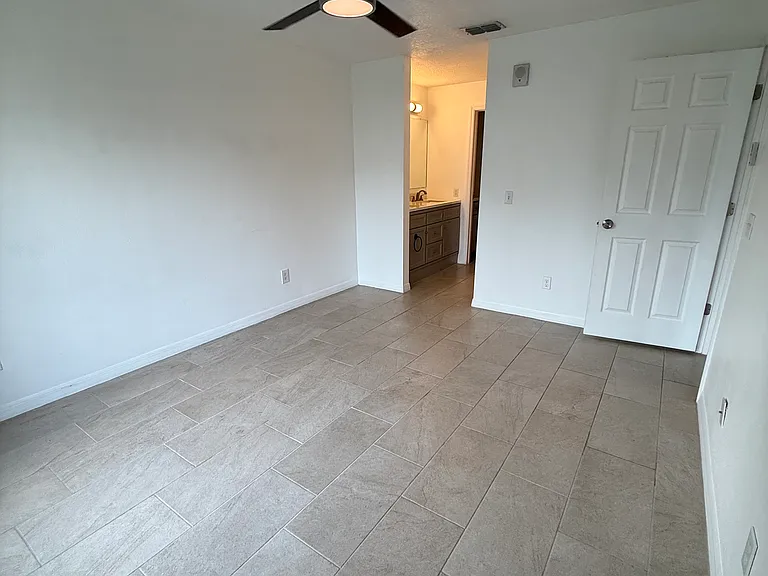 2254 Grenwich Ave #2254 — Photo 12