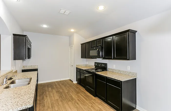 9021 Curacao Dr — Photo 5