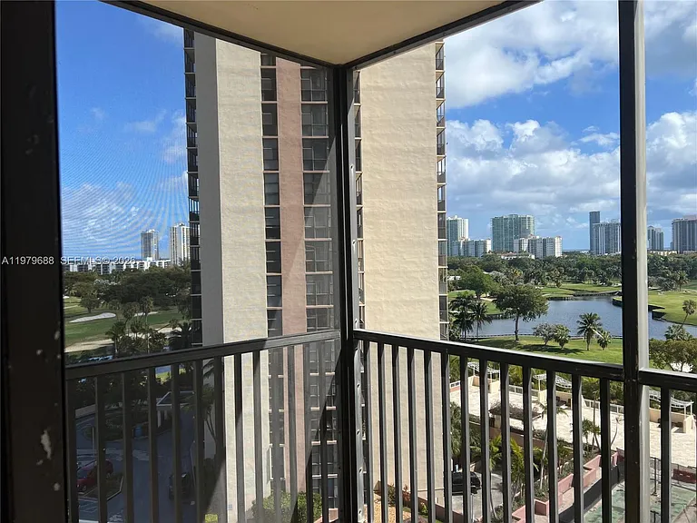 20301 W Country Club Dr #1024 — Photo 9