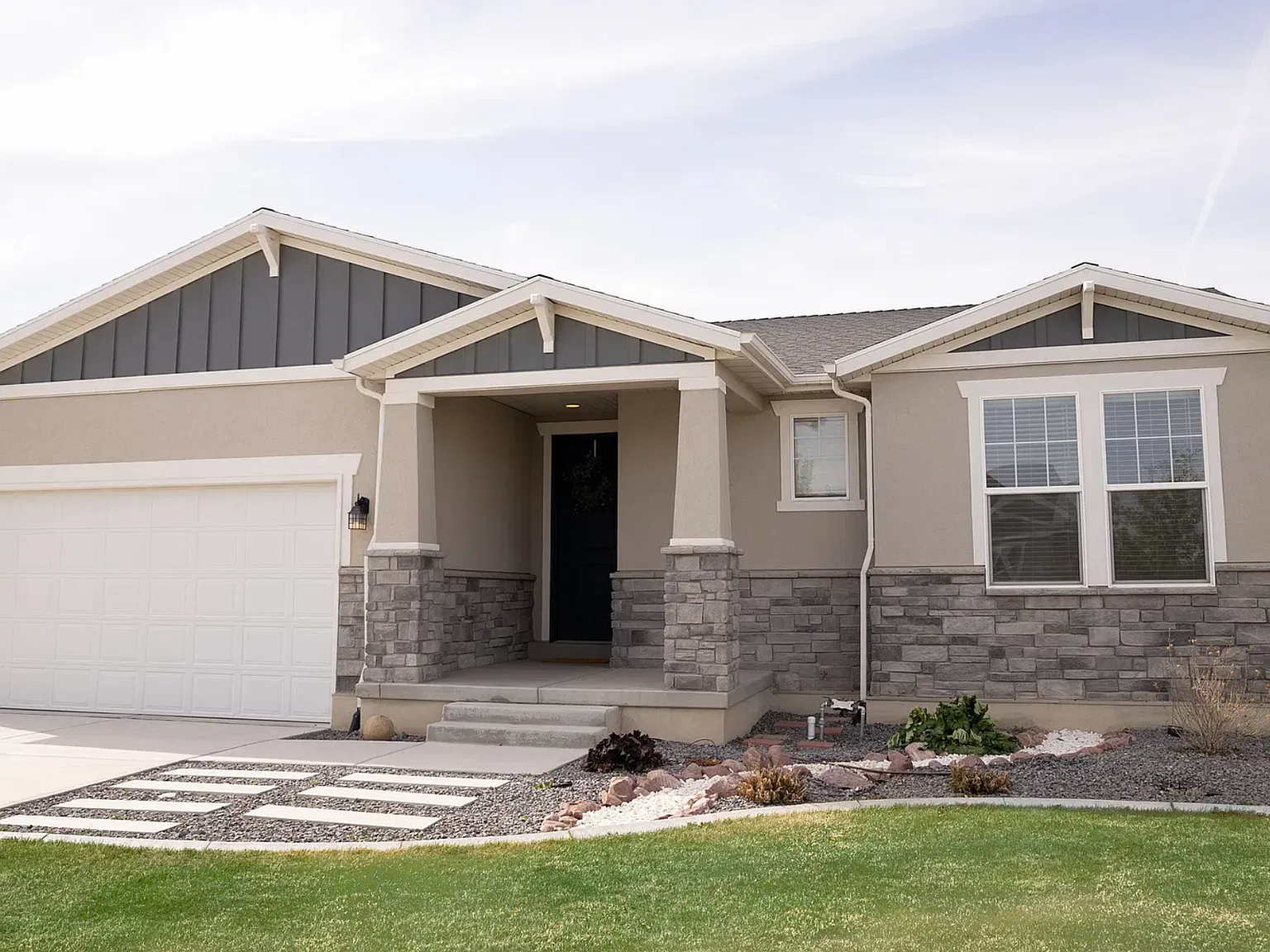 6 bed, 3400 sqft, $2,850 — Photo 1
