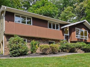 9 Foremost Mountain Rd, Towaco, NJ 07082