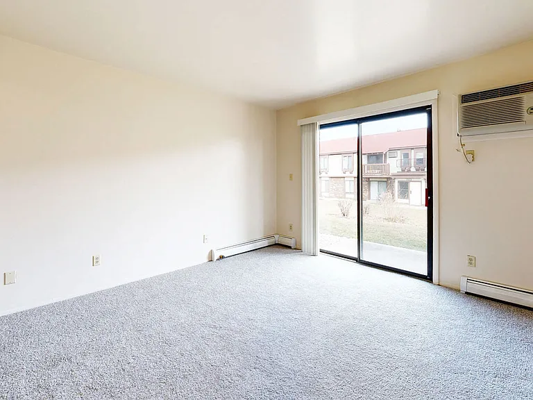 Wood Creek Apartments — Photo 25