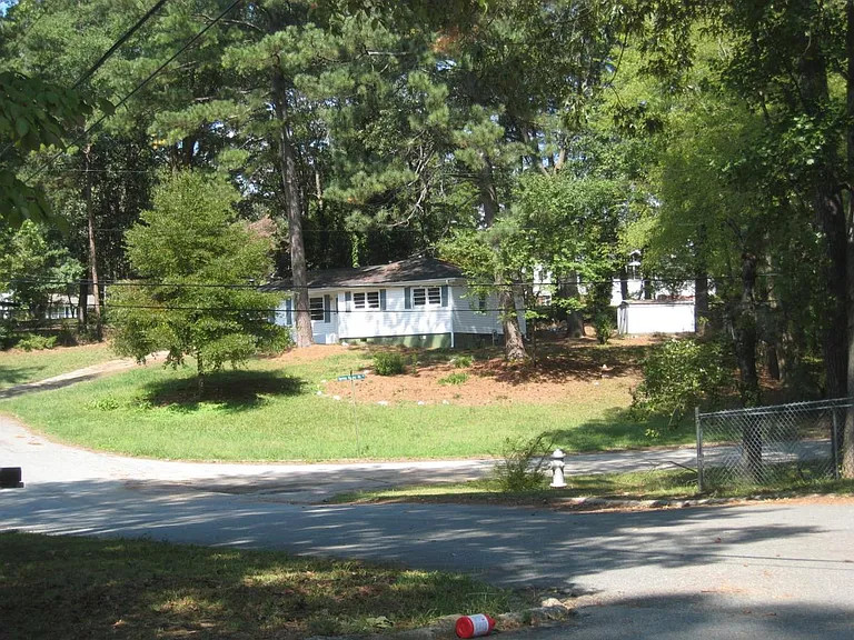 201 Spring Valley Rd SE — Photo 1