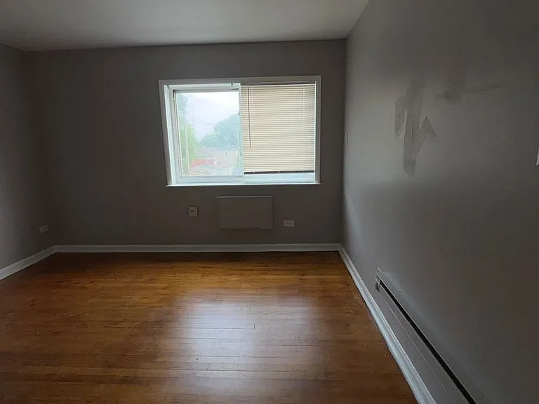 7201 S Western Ave — Photo 2