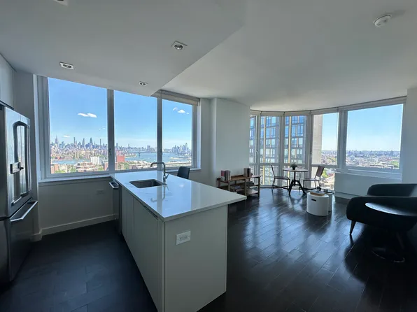 309 Gold Street image 1 of 13