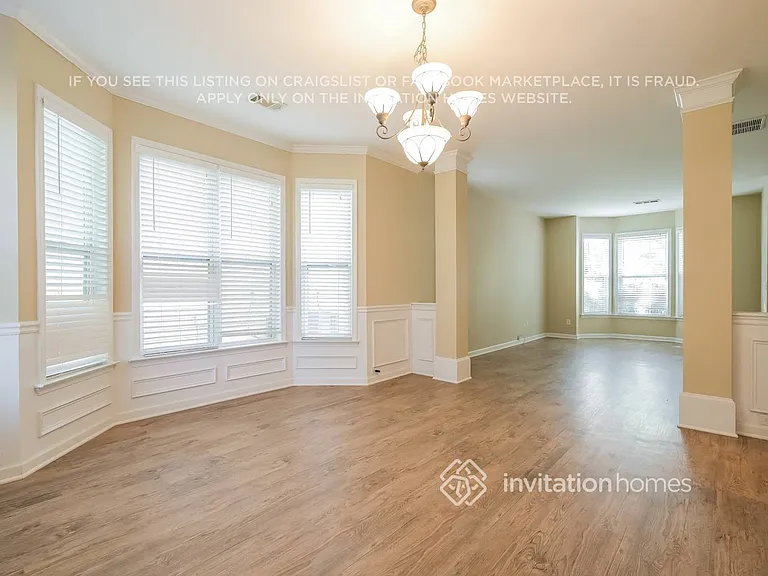 4392 Walforde Blvd — Photo 7