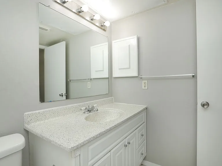 2100 Wilcrest Dr #127 — Photo 26