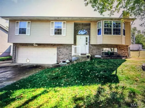 1821 Hilltop Village Ln, Imperial, MO 63052