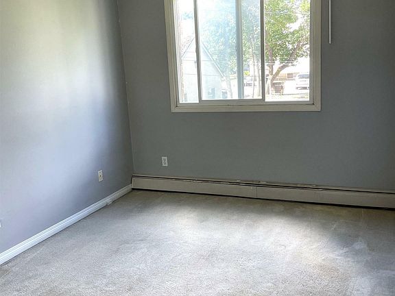 5th image of 10230 120th St NW #207