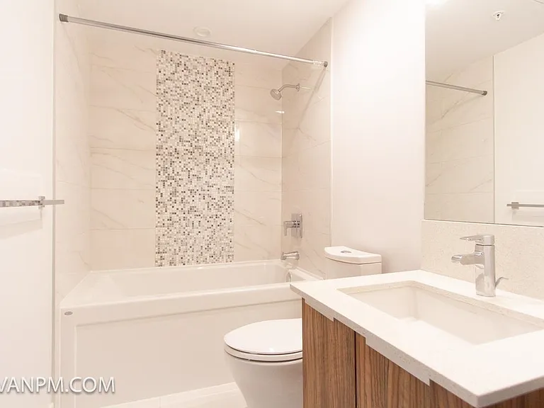 1283 Howe St #701 — Photo 5