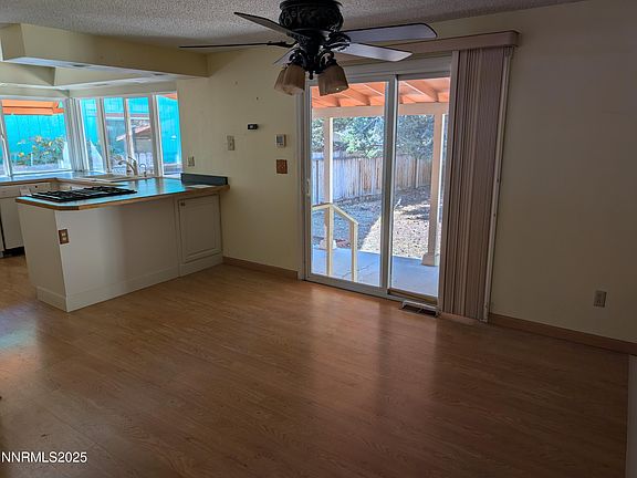 3rd image of 1402 La Loma Dr