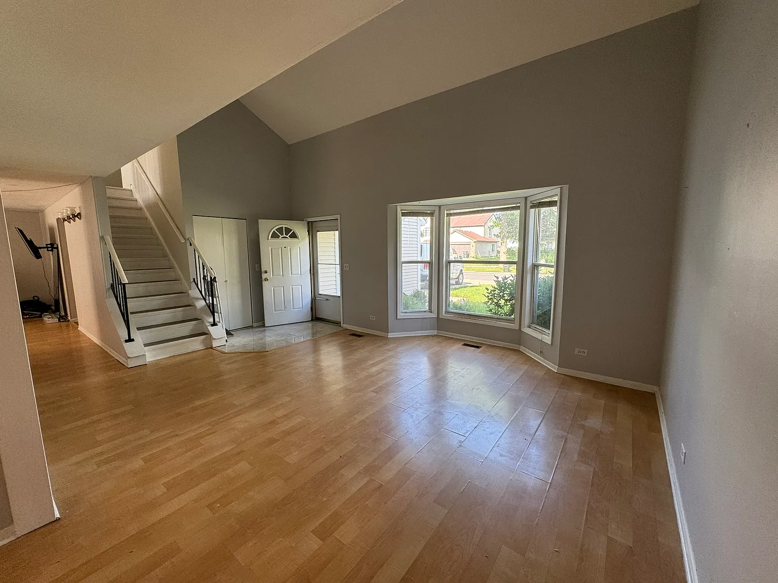 904 Ashford Ln — Photo 4