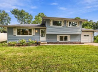 1612 Forrest Blvd, St Charles, IL 60174