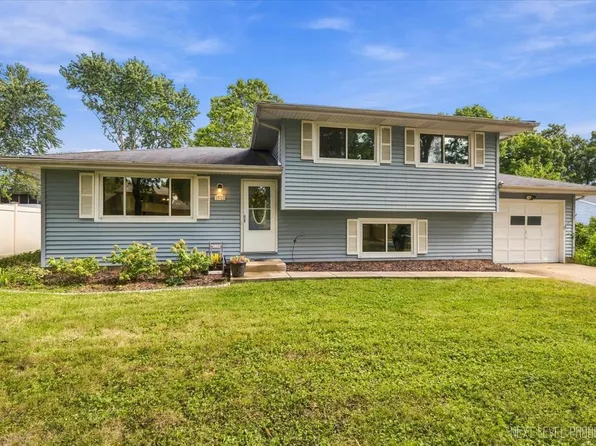 1612 Forrest Blvd, St Charles, IL 60174