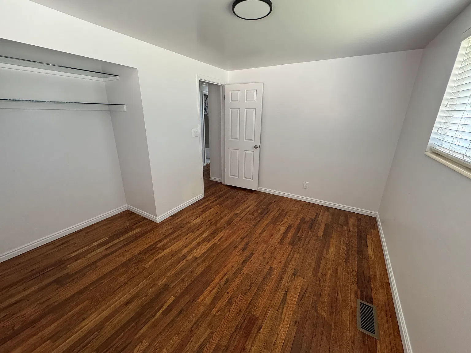 4 bed, 1800 sqft, $3,200 — Photo 2