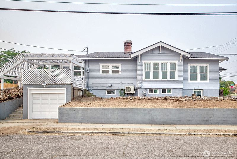 4th image of 423 Kittitas Street