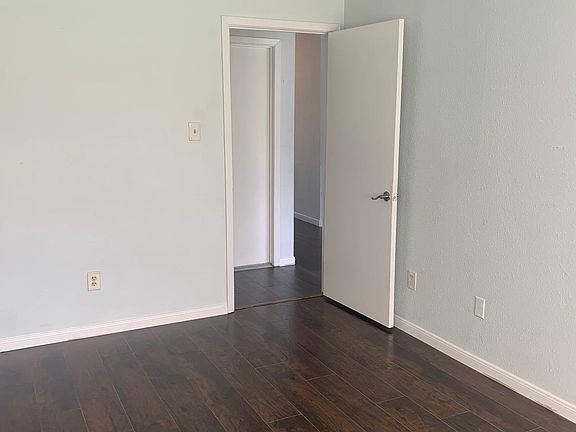 4th image of 12907 Newberry St