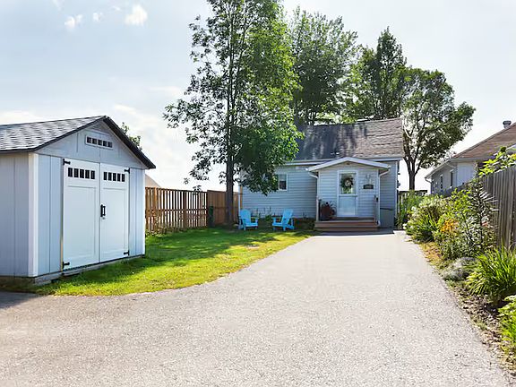 2nd image of 713 Lakeshore Dr