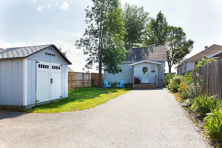 713 Lakeshore Dr — Photo 2