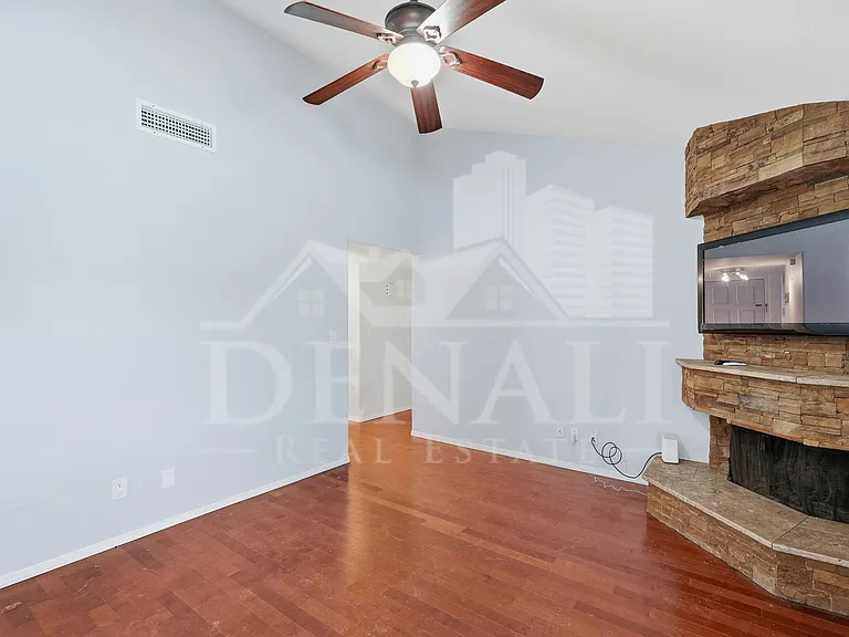 5654 W Mountain View Rd — Photo 7