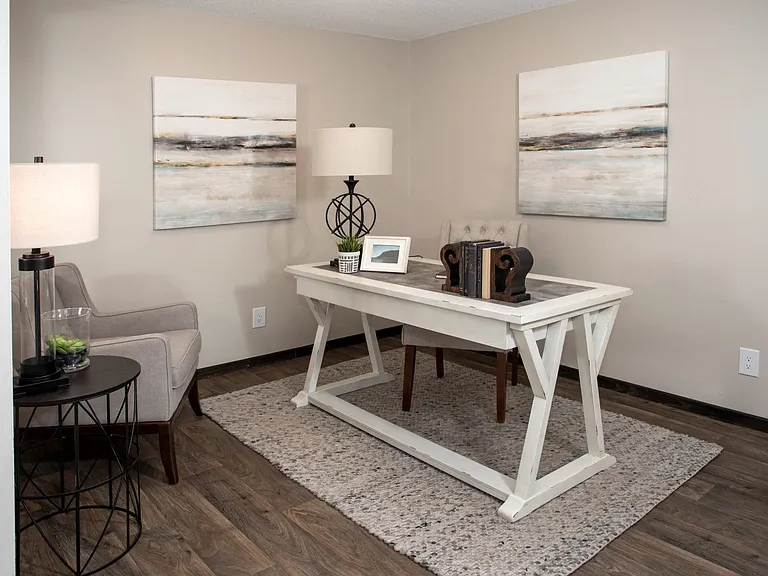 Chateau Apartments — Photo 7