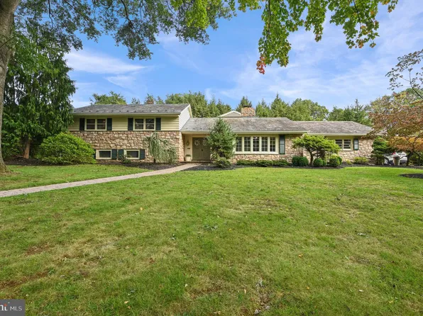 1516 Rose Virginia Rd, Wyomissing, PA 19610