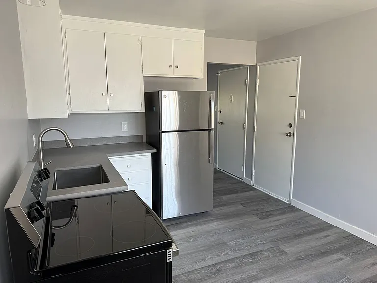 1153 Jefferson St — Photo 1