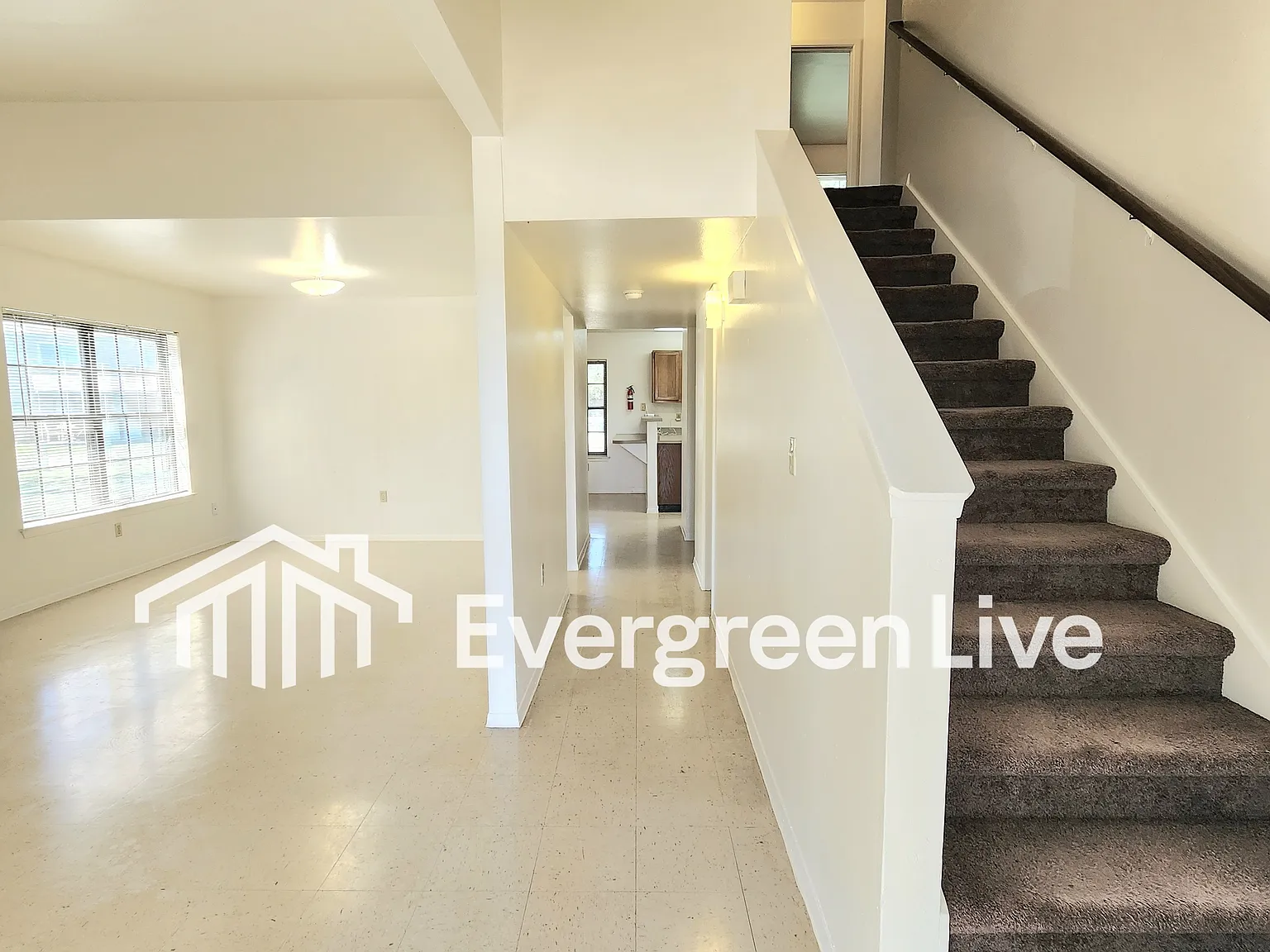 4 bed, 2.5 bath, 1484 sqft, $1,395 — Photo 2
